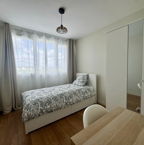 Furnished room in a shared apartment – Newly renovated 4-room apartment –