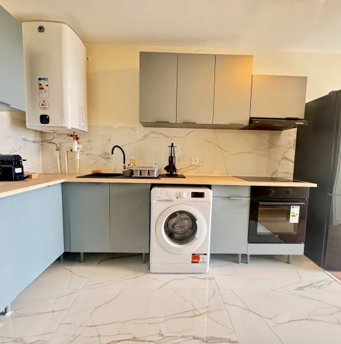 Furnished room in a shared apartment – Newly renovated 4-room apartment –