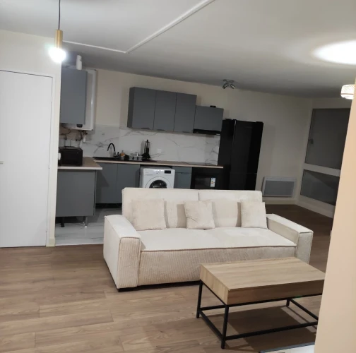 Furnished room in a shared apartment – Newly renovated 4-room apartment –