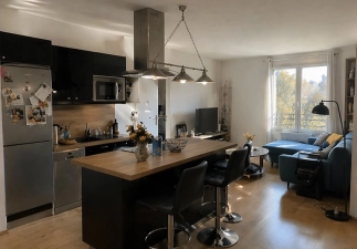 Chambre contre service à Paris 18 Château Rouge