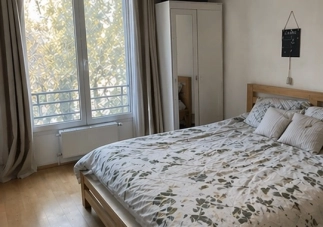 Chambre contre service à Paris 18 Château Rouge