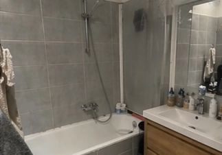 Chambre contre service à Paris 18 Château Rouge