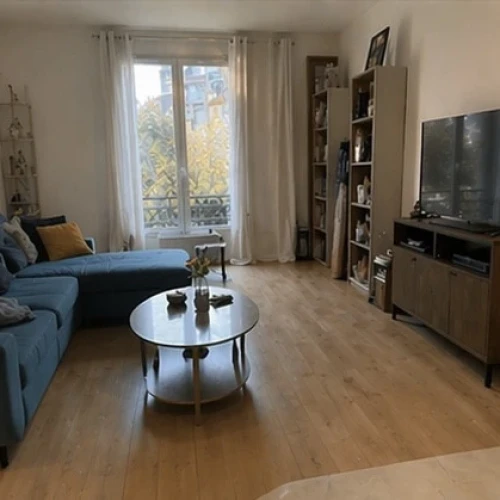 Chambre contre service à Paris 18 Château Rouge