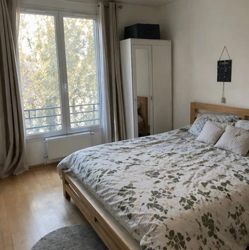 Chambre contre service à Paris 18 Château Rouge