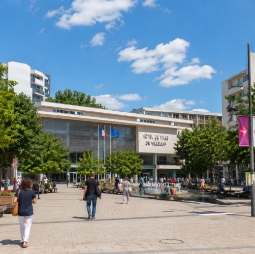 Student seeking private room from July 1