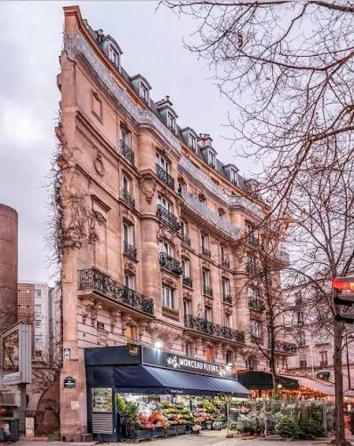 Looking for a room in exchange for help for seniors in Paris 15th arrondissement