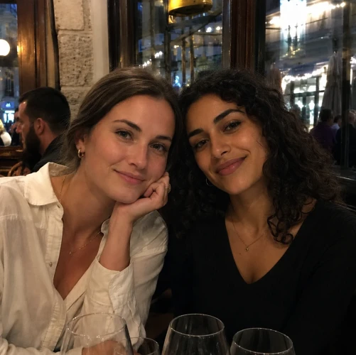 Étudiantes cherchent 2 chambres à Paris 3e