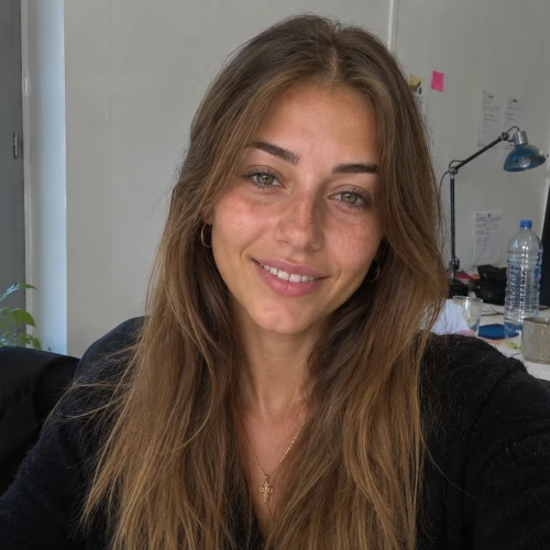 Looking for a bed for English-speaking girls | Paris 6th