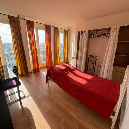 Une chambre  meublée disponible en colocation –