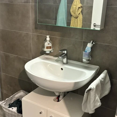 A spacious and renovated room in Paris
