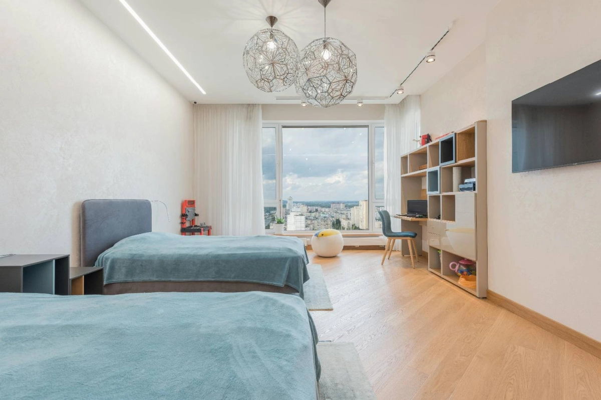 Lit confortable en chambre partagée